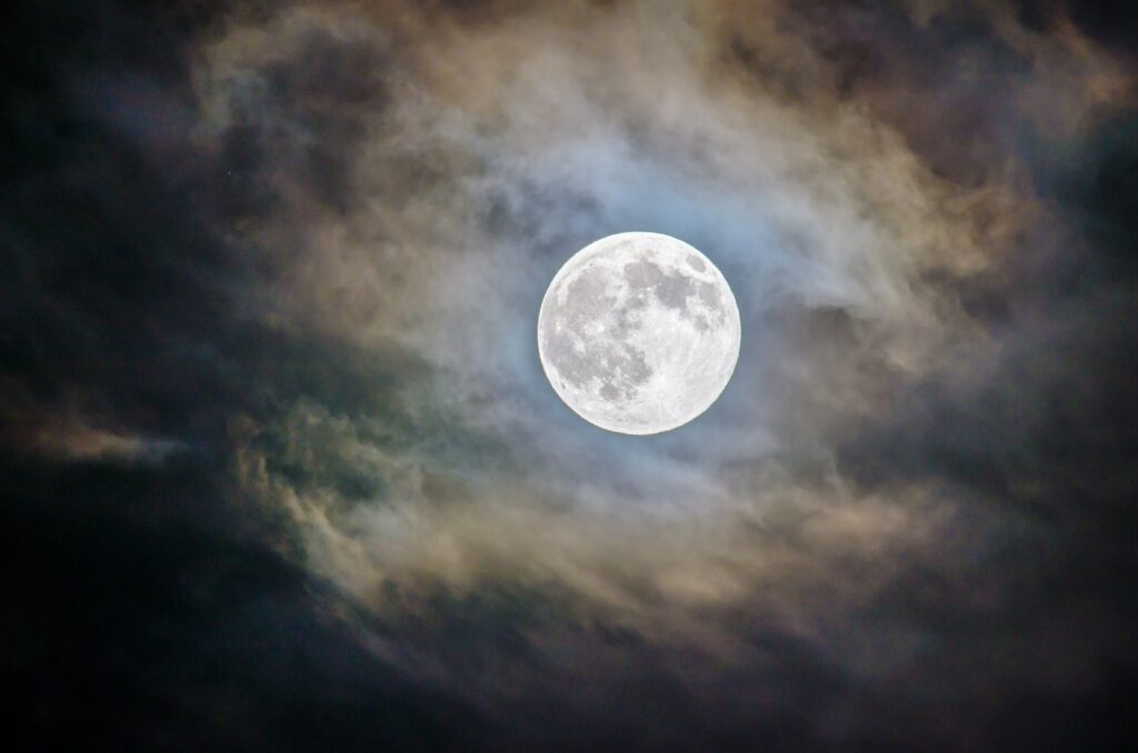 Quels Sont Les Effets De La Pleine Lune Sur Notre Sommeil ? Blog